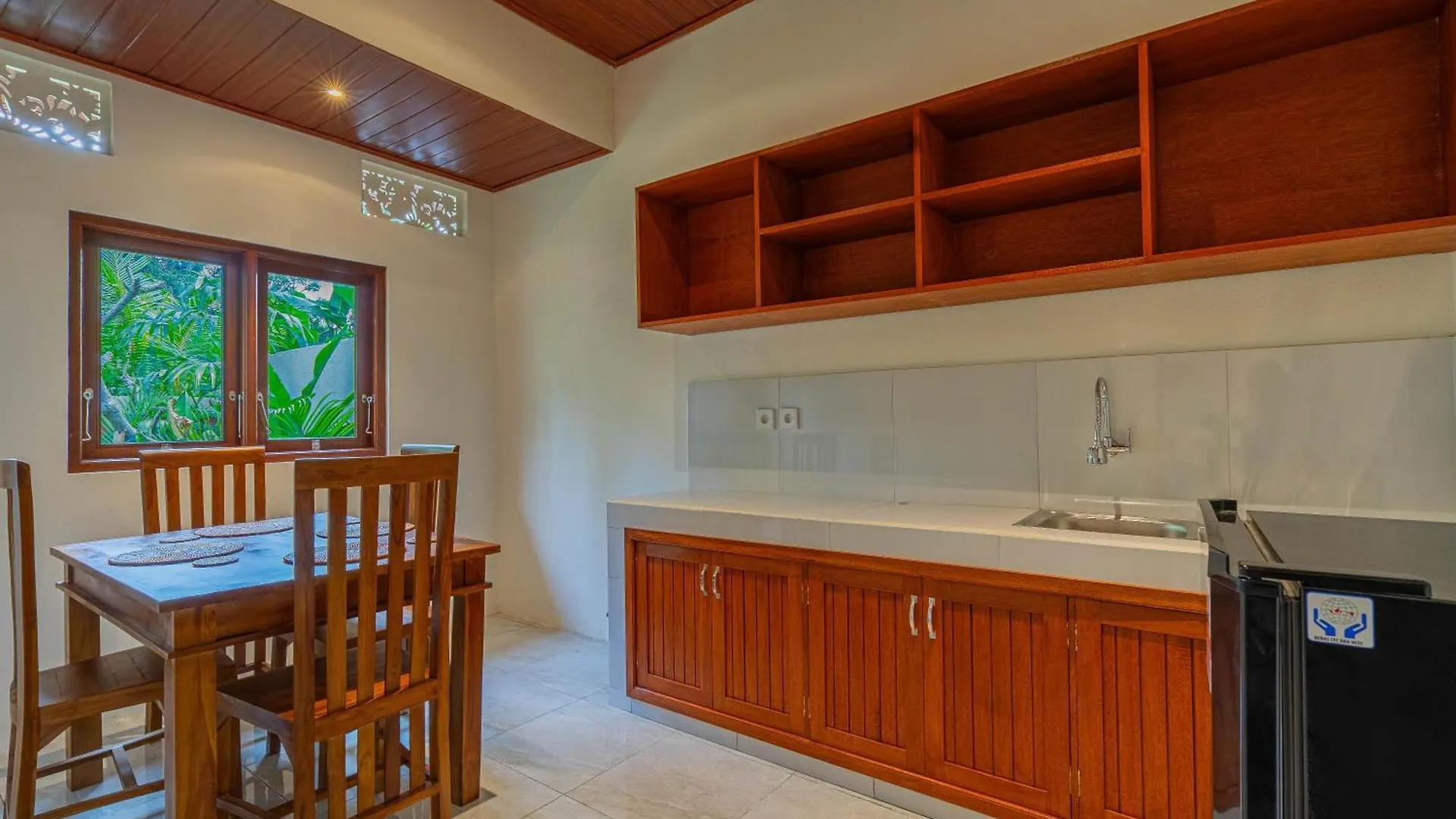 Puri Kurnia Ayu Hotel Ubud  0*, Ubud (Bali)